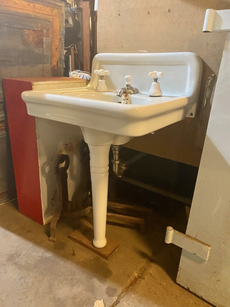 Porcelain Peg Leg Sink » Bauer Bros Inc.